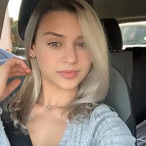 Meet your Posher, Stefani